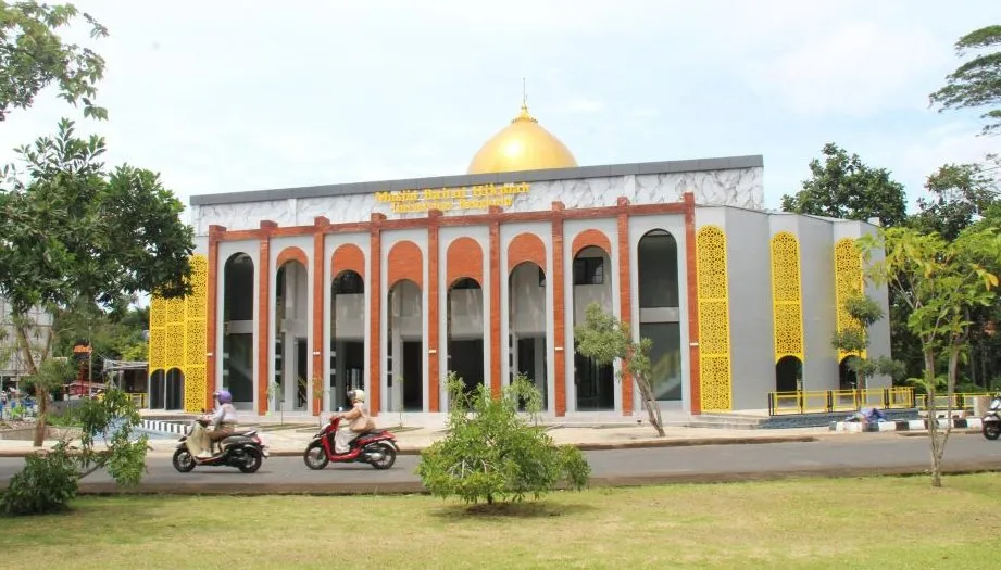 Masjid Baitul Hikmah: Pusat Kehid
